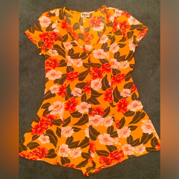 Show Me Your MuMu Floral Buttoned Romper Size Medium - Picture 3 of 6